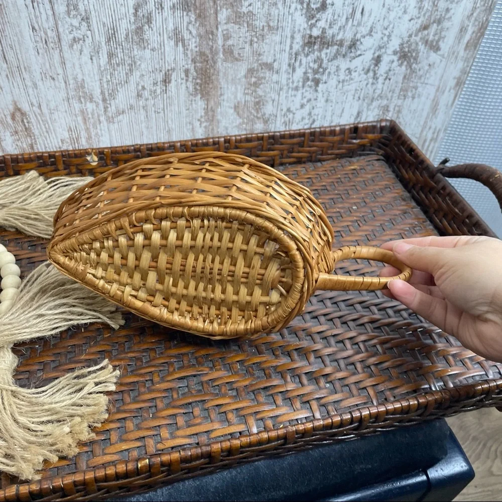 VINTAGE - Wicker Leaf Teardrop Basket Tray
